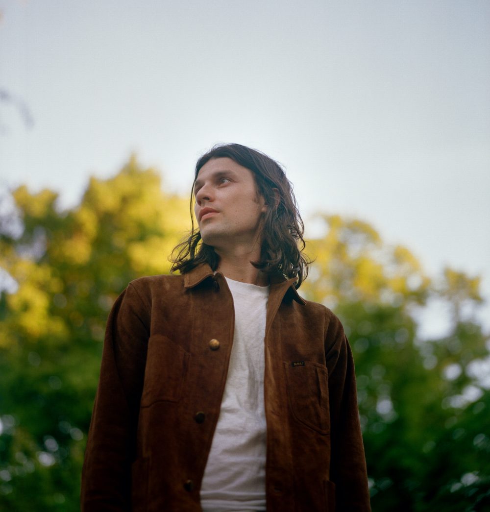 LADYGUNN – JAMES BAY INVITES THE WORLD TO DANCE WITH NEW SINGLE 'CHEW ...